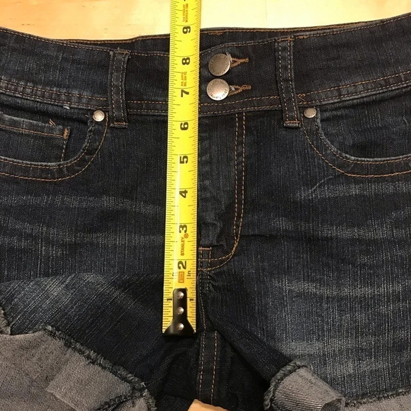 Daisy Fuentes Cuffed Dark Wash Denim Shorts 2 - Picture 8 of 9